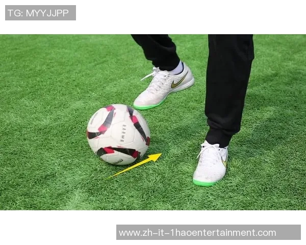 足球裹球技巧解析与实战应用助你提升球技与比赛表现